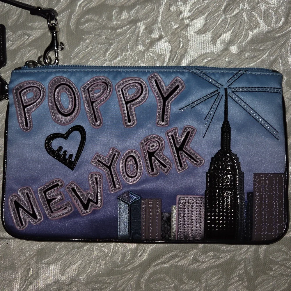 Coach 2Pc Poppy Limited Edition New York City Tote + Wristlet - Picture 5 of 13